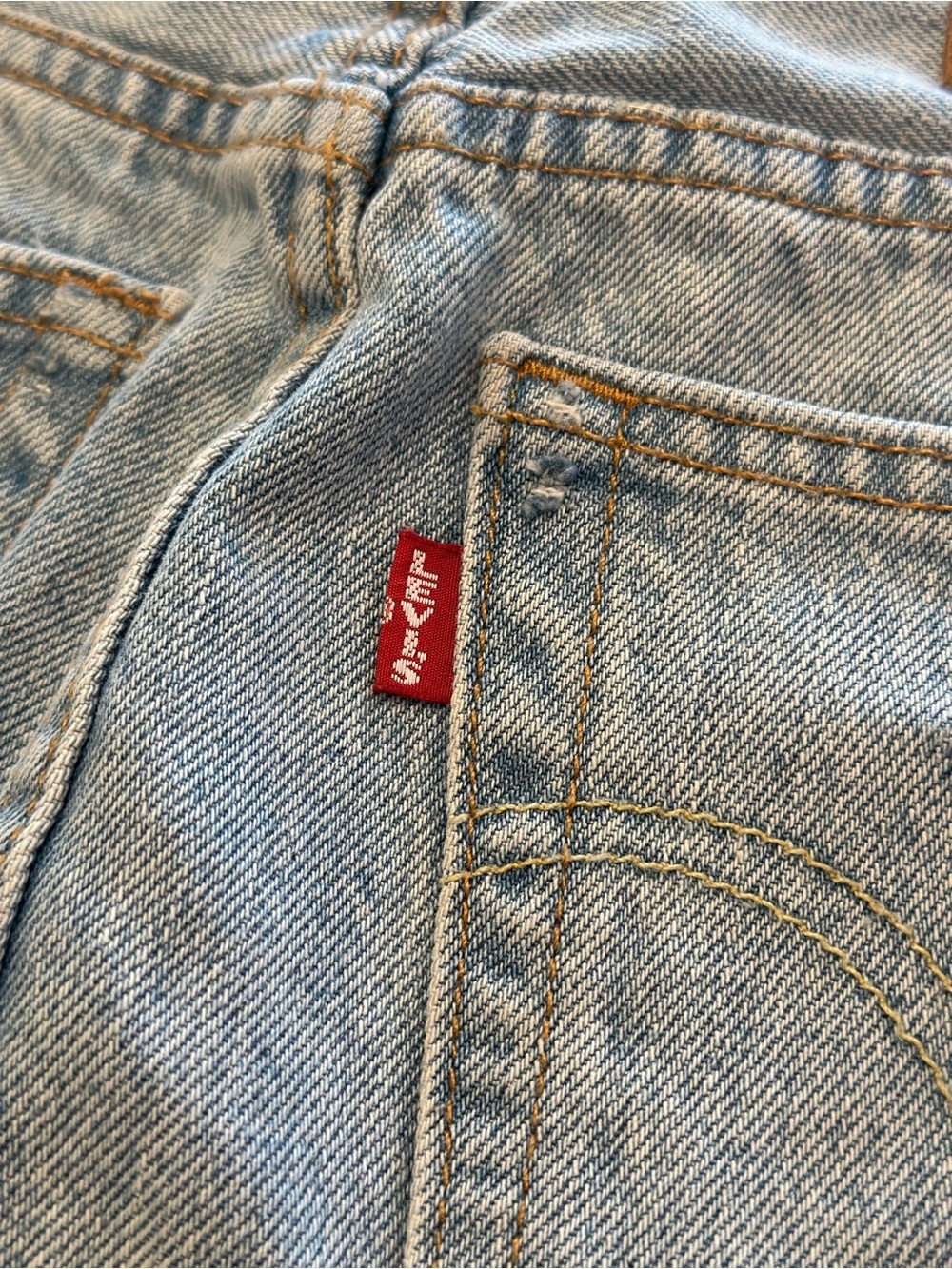 VINTAGE Levi’s Raw Hem Jean Skirt Size 25 Denim Mini Skirt - Picture 3 of 4